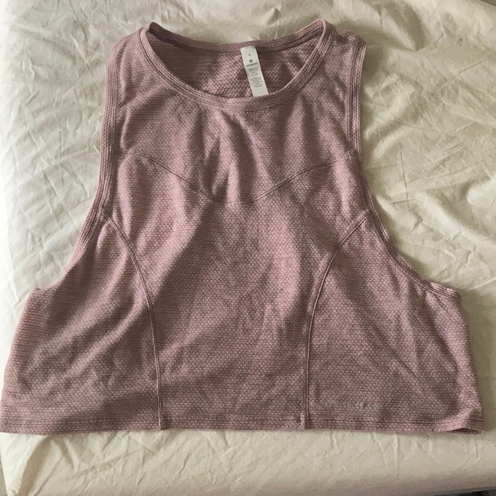 Lululemon x Barry’s pink crop tank